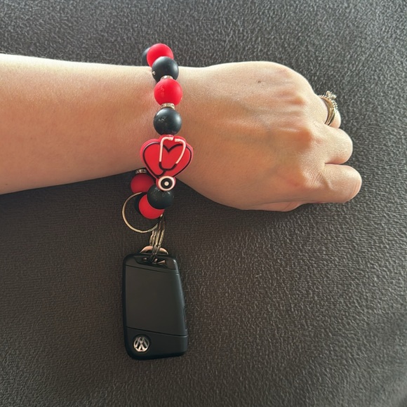 Red and black Stethoscope silicone Wristlet keychain - Picture 3 of 3
